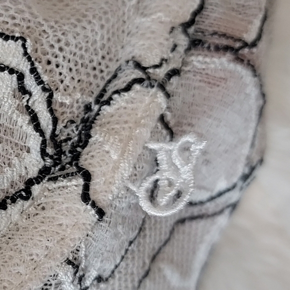 Victoria secret unlined lace demi bra 34C - Picture 15 of 15